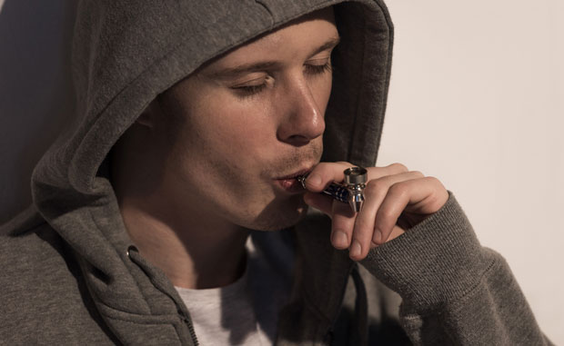 Сваки шести средњошколац пробао дрогу