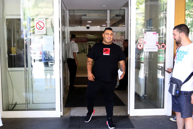 ПРВИ СУСРЕТ ОЦА И СИНА: Дарко Лазић посетио вереницу и маленог наследника (ФОТО)