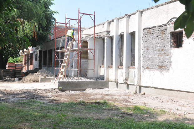 БОЉИ УСЛОВИ ЗА ПАЦИЈЕНТЕ: Реконструкција здравствених објеката у краљевачком крају