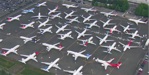 НЕУОБИЧАЈЕН ПРИЗОР: Одлажу „боинге 737“ на паркинге (ВИДЕО)