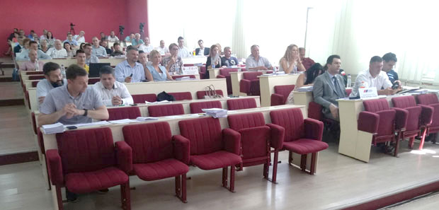 Шабац: Спорне и инвестиције