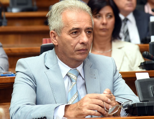 АЛАРМАНТНО НА СЕВЕРУ КиМ: Продавнице све празније, намирница има до краја недеље