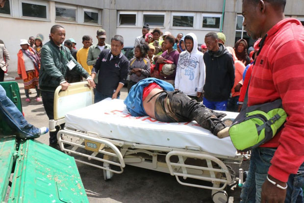 У стампеду страдало 15 људи, сви похрлили на стадион