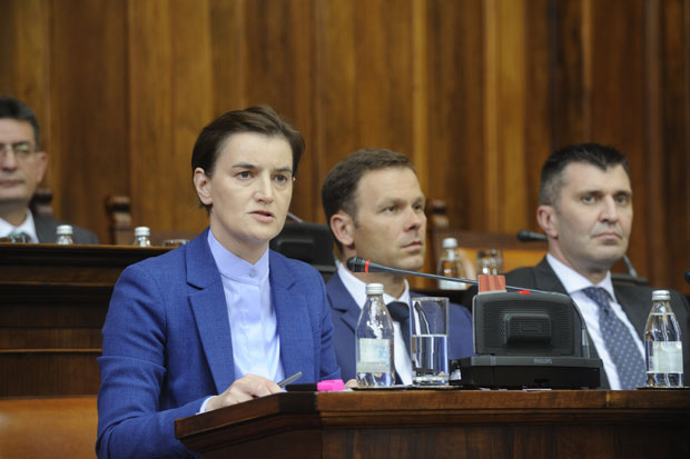 Брнабићева и Мали одговарали на питања посланика