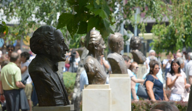 Крушевац добио трг глумаца (ФОТО)