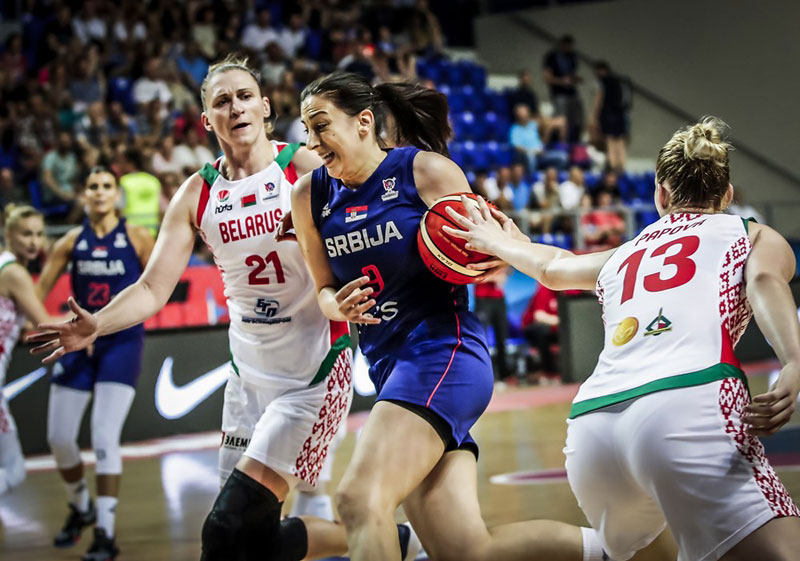 Јелена Брукс због короне заробљена у Мађарској: Дозволите мом супругу и сину улаз у Србију