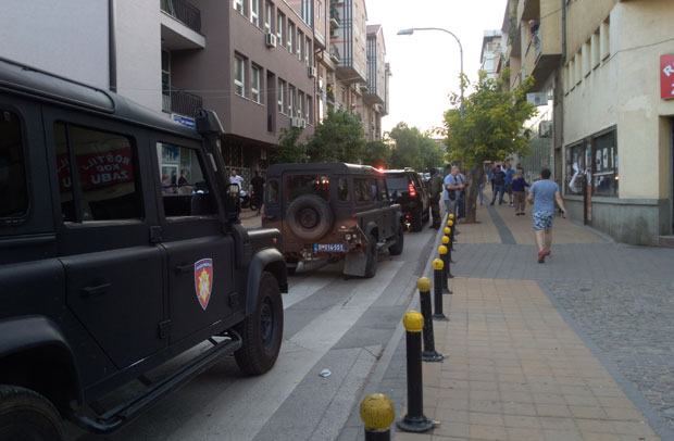 АКЦИЈА ЖАНДАРМЕРИЈЕ У ВРАЊУ: Претресено више кафића у центру града (ФОТО)