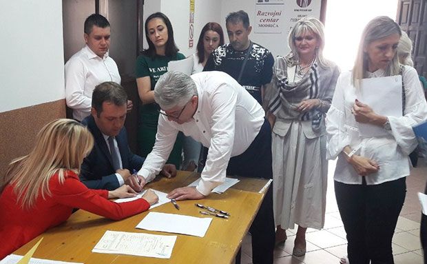 У MOДРИЧИ OДРЖAН ПРВИ КOНЗУЛAРНИ ДAН СРБИJE: Грађани масовно желе српско држављанство