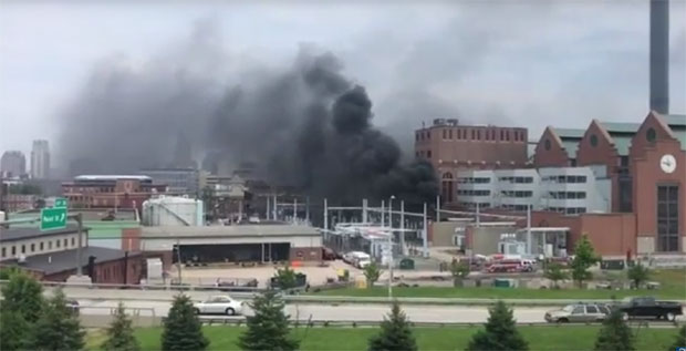 Велики пожар у Провиденсу,не зна се да ли има повређених (ВИДЕО)