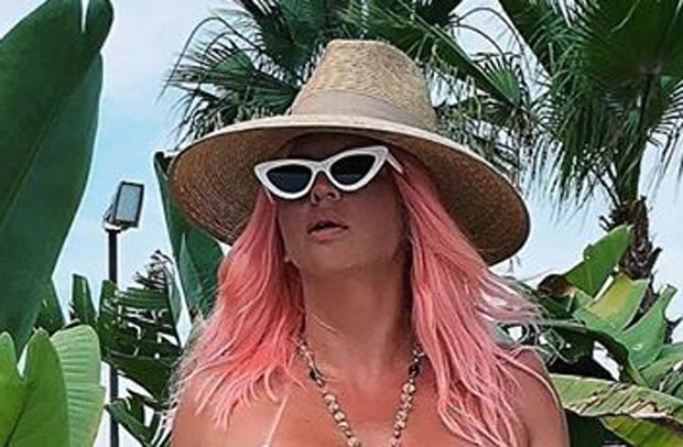 Карлеушине груди шуму прокрчиле (ФОТО)