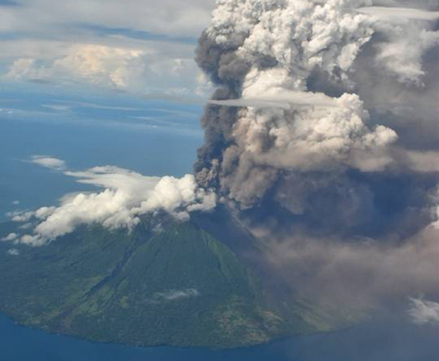 Папуа: Због ерупција вулкана евакуисано 15.000 људи (ВИДЕО)