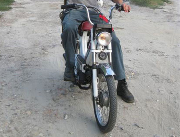 НЕСРЕЋА У ВРАЊУ: Смртно страдао на мопеду