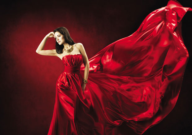 Жене у црвеном увек привуку пажњу