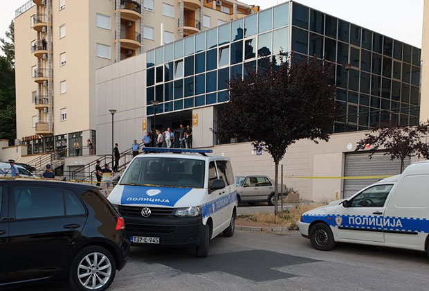 СТРАВА У ТРЕБИЊУ: Убио супругу, па пуцао себи у главу