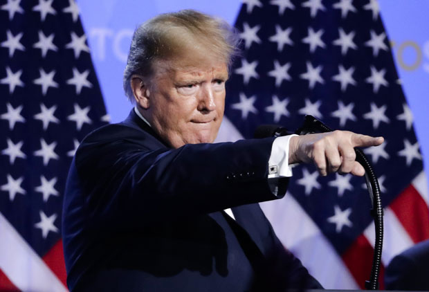 Трамп: Не играјте се ватром!