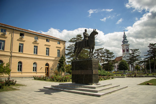 Истрага о обљуби: Полицајац искористио познанство са родитељима девојчице