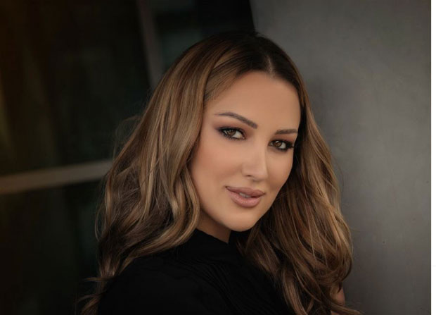 СПРЕМНА ЗА ПЛАЖУ: Александра Пријовић у бикинију изазовнија него икад, пратиоци одушевљени (ФОТО)