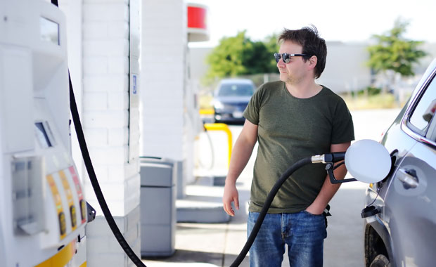 ДОБРА ВЕСТ ЗА ВОЗАЧЕ: Јефтиније гориво на пумпама