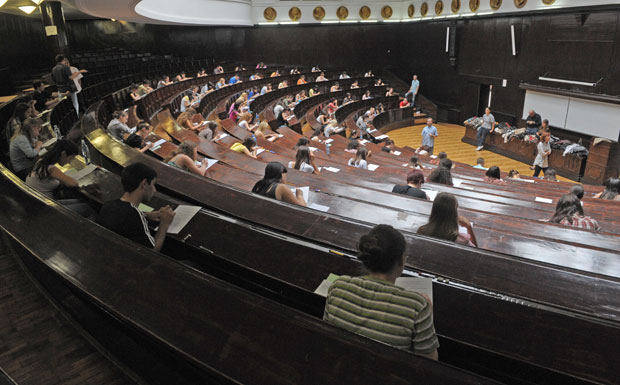 Филолошки факултет: Топ плате остају под кључем