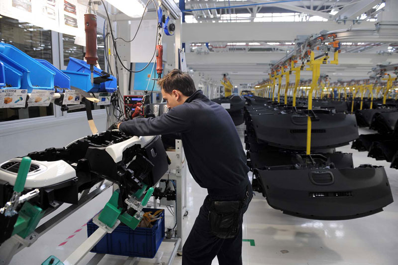 ВУЧИЋ О ПАДУ ПРОИЗВОДЊЕ У “ФИЈАТУ”: Србија поштује уговор