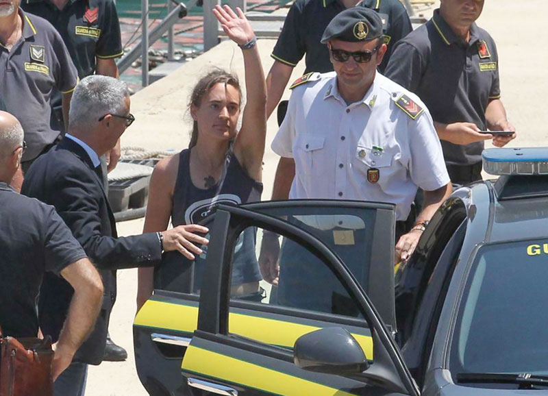 КАРОЛА СЛОБОДНА, САЛВИНИ ЉУТ: Пале оптужбе против Немице због превоза миграната