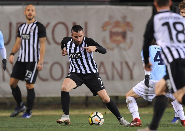 Партизан убедљив и по пљуску на првом припремном мечу