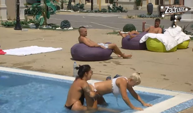 Пало рвање у базену