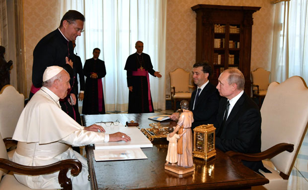 Вeћ почела нагађања: Папа долази у Русију? 