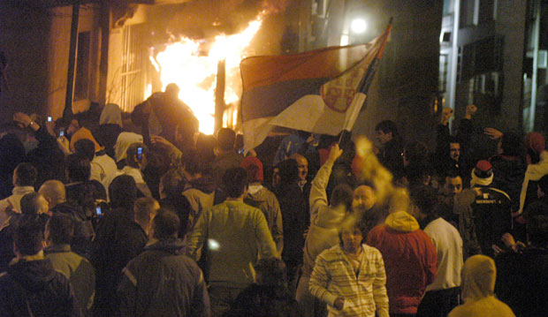 ПАЉЕЊЕ АМЕРИЧКЕ АМБАСАДЕ: Полицајци пред судом