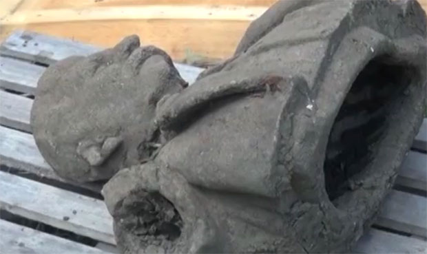 Стаљин изронио из воде и посвађао становнике руског града Кусе (ВИДЕО)