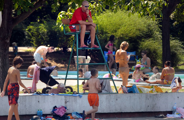 ГРАДСКИ БАЗЕНИ: Лекар обавезан за 1.200 купача
