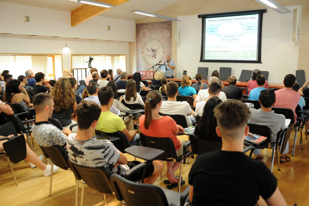 ПРЕДАВАЊЕ НА ТЕСЛА ГЛОБАЛ ФОРУМУ: Идеје севале као муње