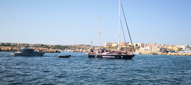 Малта прихватила трансфер миграната са спасилачког брода