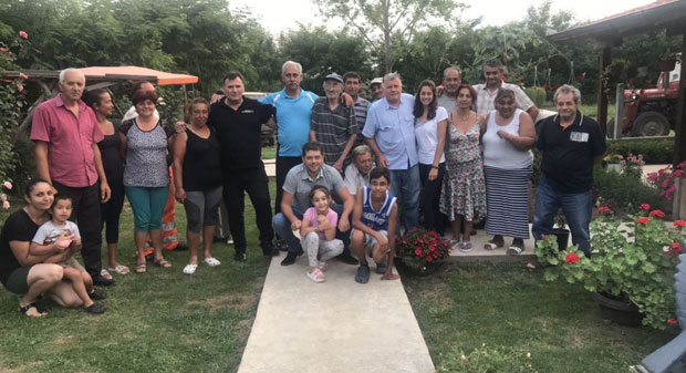 Шпијунка: Шаран на дар