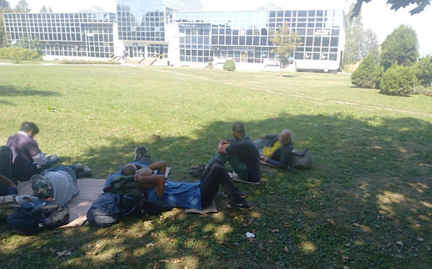 У ланцу за пребацивање миграната и локални таксисти