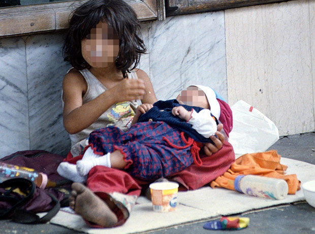 ПРОСЈАЧЕЊЕ У ЦГ: Не виде децу која траже милостињу