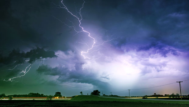 ТРАГЕДИЈА У ПАНЧЕВУ: Гром ударио дечака (7), погинуо на месту несреће