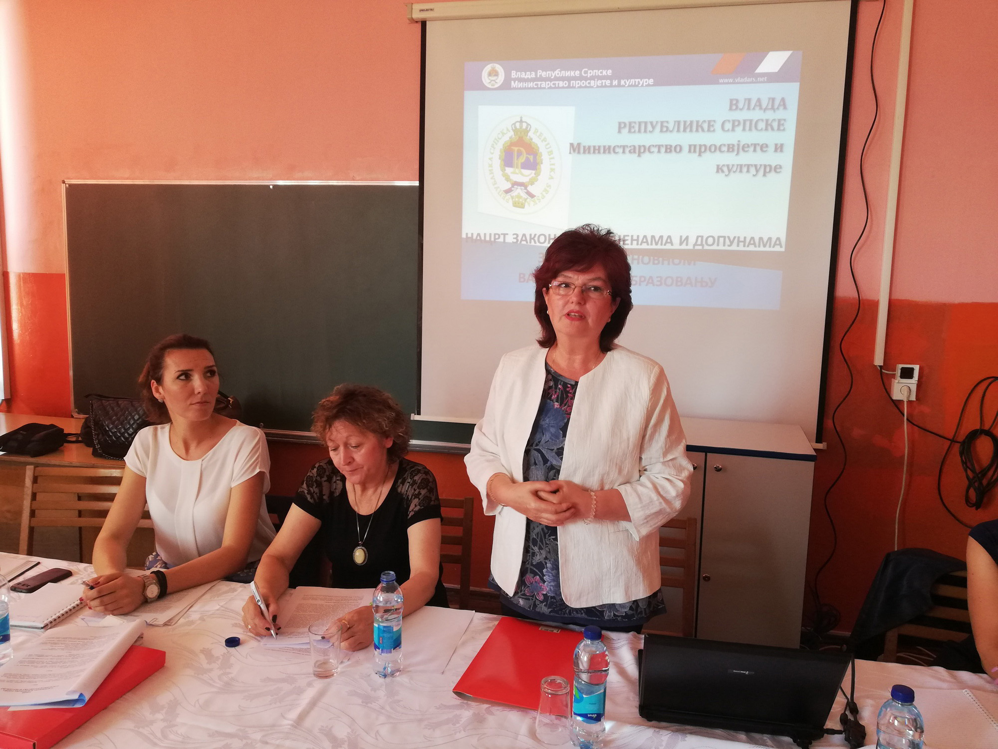 Прослава матуре да буде у кругу школе