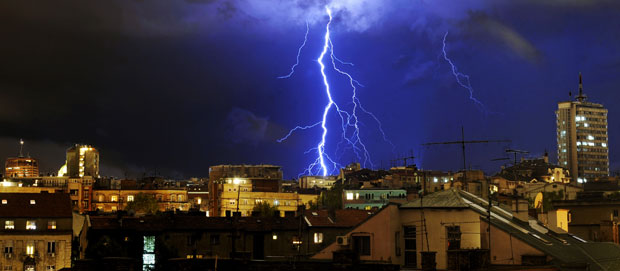 Кад сева, и трактор је заклон