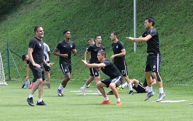 Бордо тестира Партизан