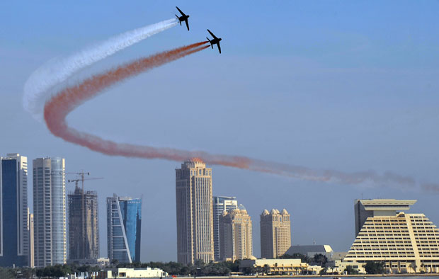 Сударила се два војна авиона, пилоти се катапултирали