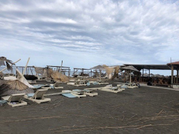 Невреме направило хаос: За 15 минута уништено више од 50 аутомобила (ВИДЕО)