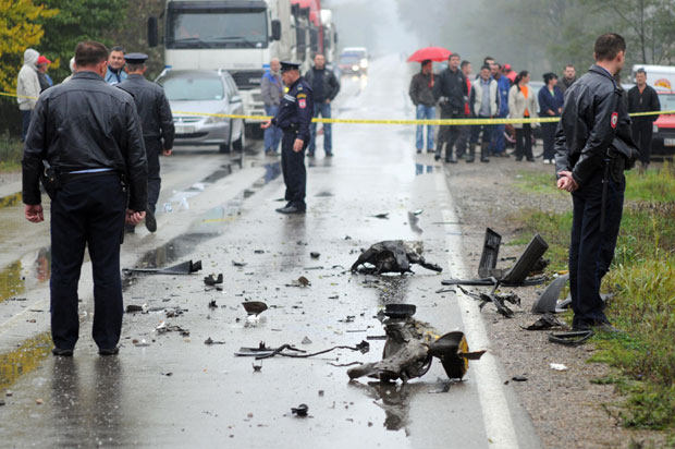 ТЕШКА САОБРАЋАЈКА КОД ПАЛА: У судару погинула девојка, четворо повређено, међу њима и деца