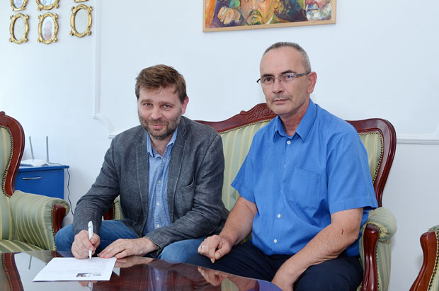 АФИРМИСАО ИСТИНУ О СРБИЈИ: Жан Кристоф Бисон се учланио у Друштво новинара Војводине