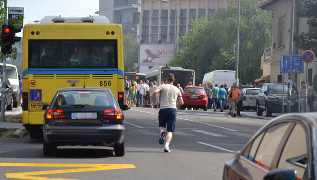 Асфалт броји возила
