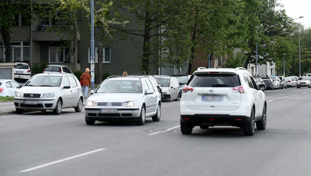Паркирање око општине Нови Београд: Комуналци не виде бахате возаче