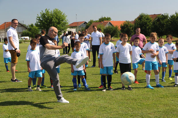 ШПИЈУНКА: Милош Вучевић пробао лопте