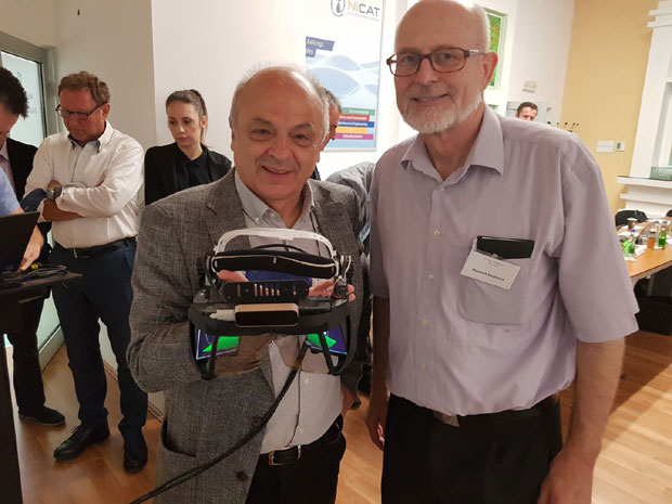 Камера гледа кроз дим