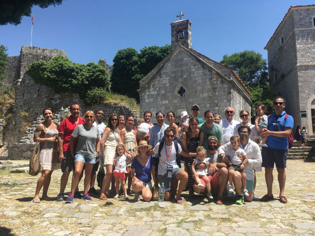 Браћа поклонила звоно