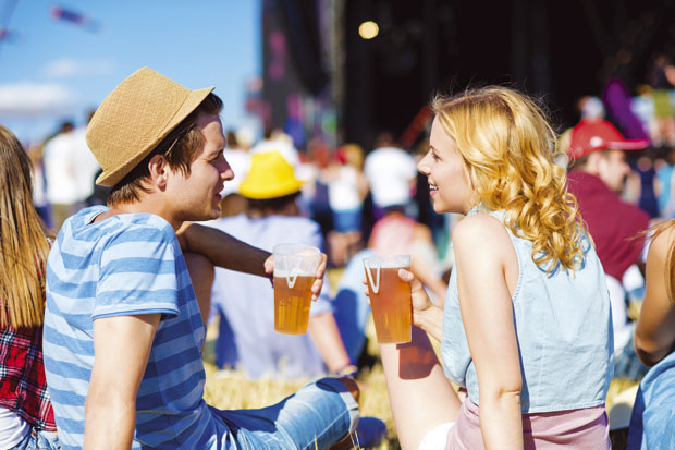 Позовите је у биоскоп или на концерт 